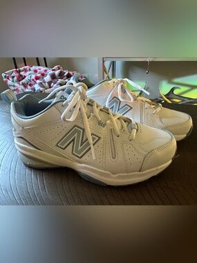 New Balance White & Blue Athletic Sneakers size 7
